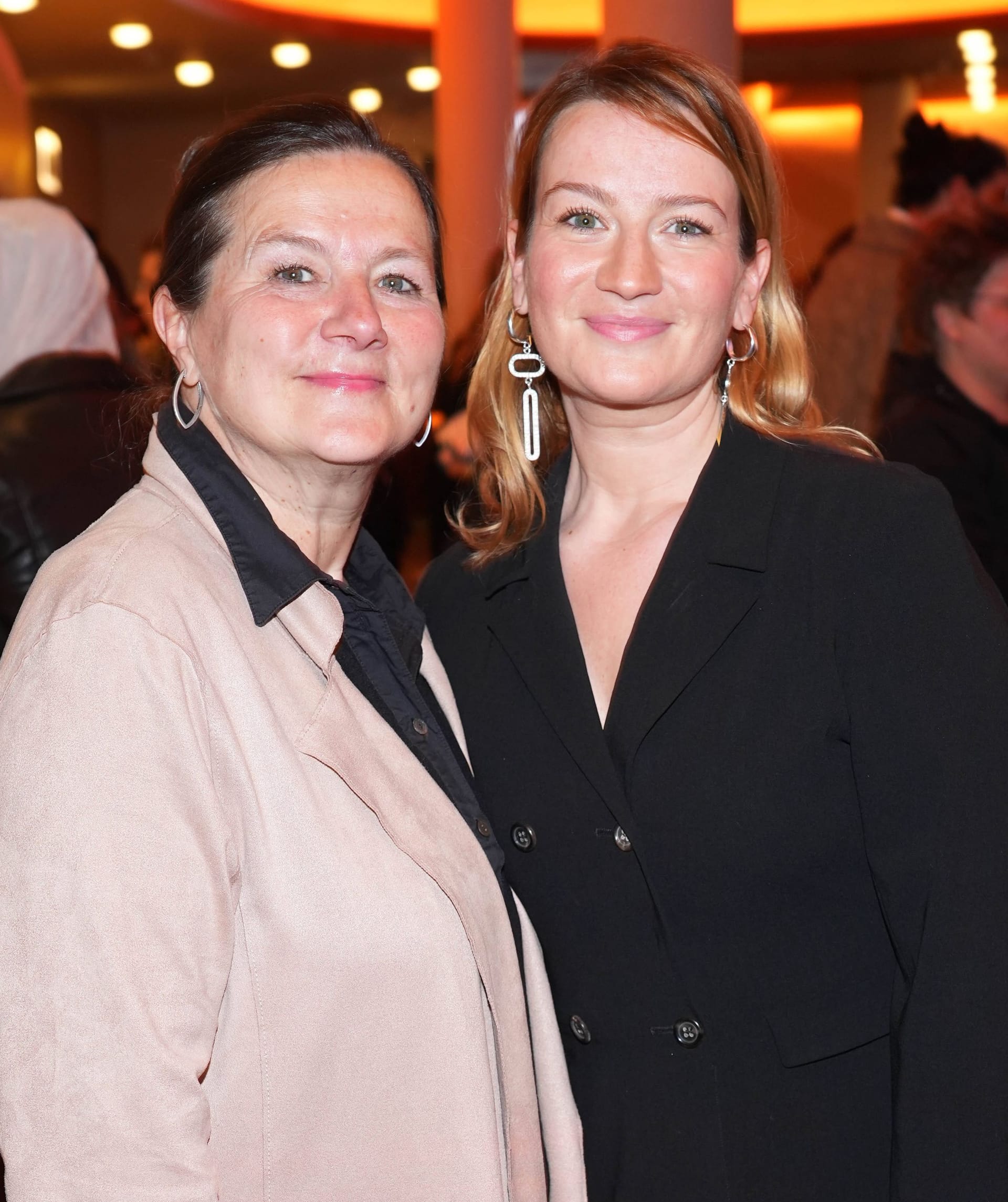 Anne-Katrin Gummich mit ihrer Tochter Nina Gummich.
