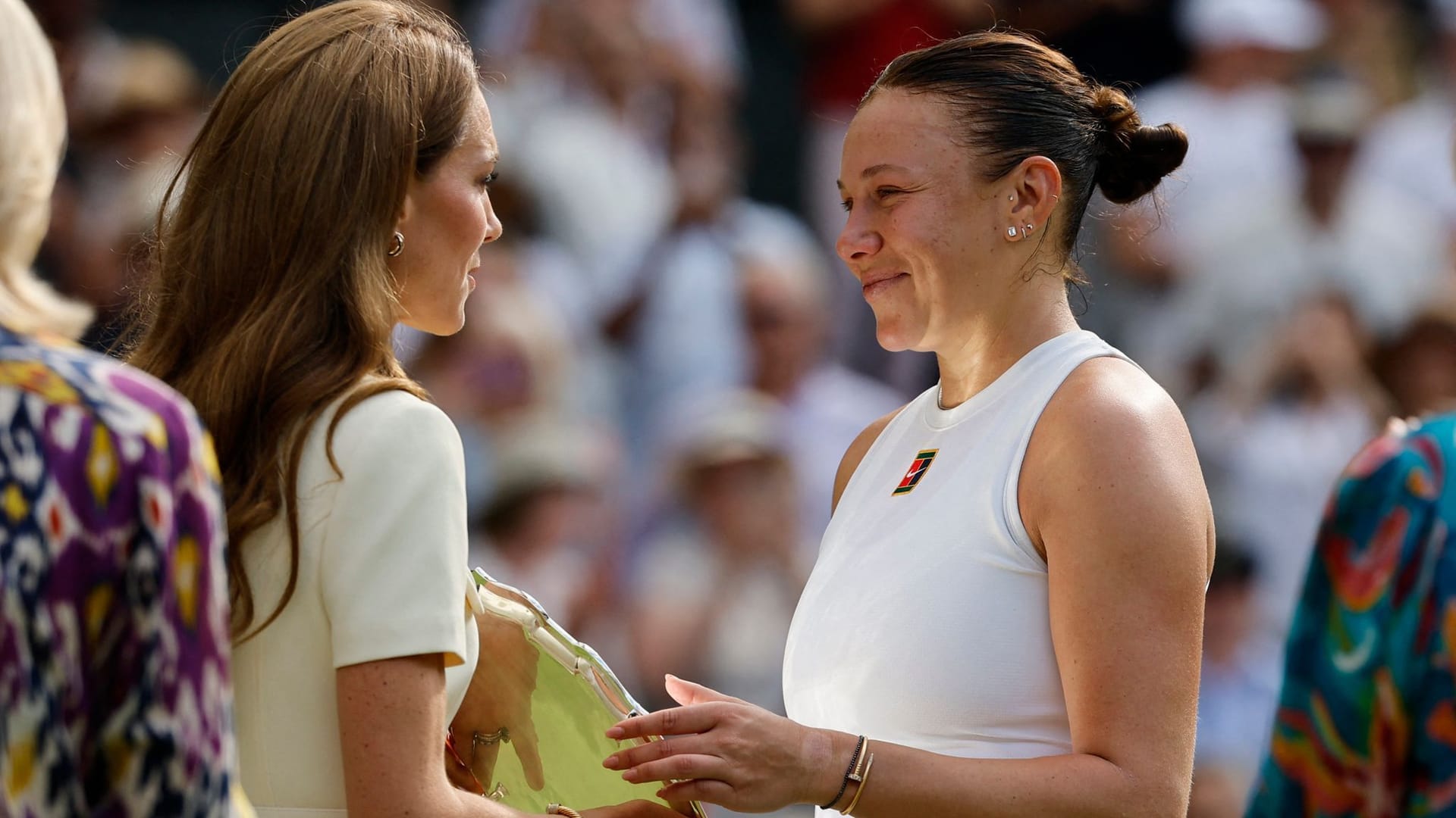 Tröstende Worte: Prinzessin Kate (li.) und Amanda Anisimova nach dem Wimbledon-Finale der Damen.