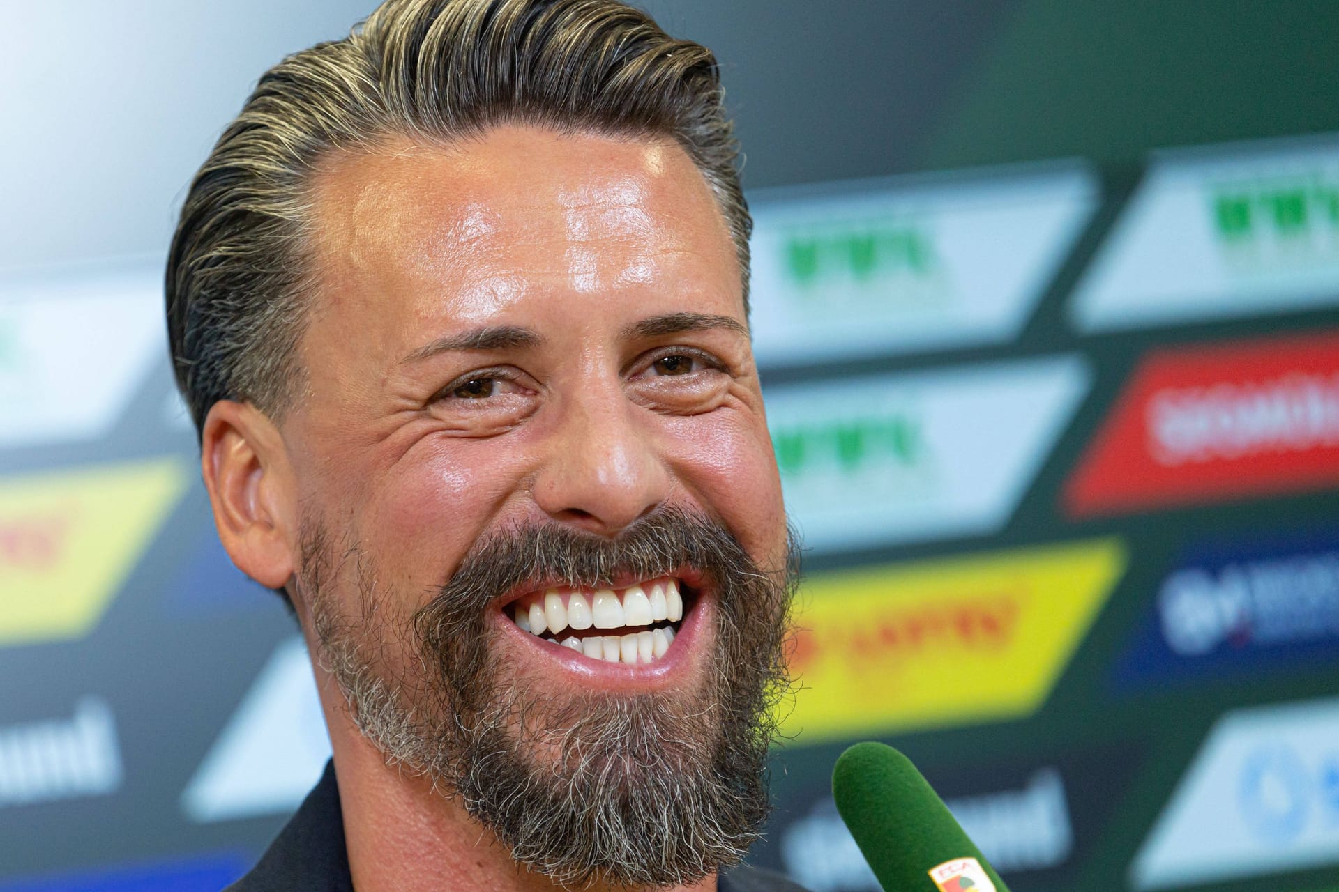 Voller Vorfreude auf seinen ersten Trainerjob in der Bundesliga: Sandro Wagner.