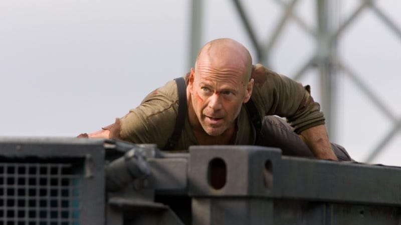 Schauspieler Bruce Willis ist in einer Szene aus dem Actionfilm "Stirb langsam 4.0" zu sehen.