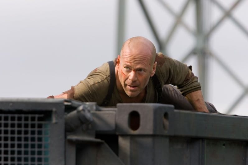 Schauspieler Bruce Willis ist in einer Szene aus dem Actionfilm "Stirb langsam 4.0" zu sehen.