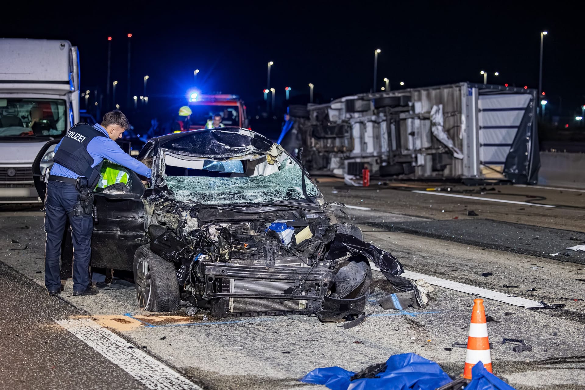 Das Auto des tödlich Verunglückten war nach einem ersten Unfall auf dem Seitenstreifen abgestellt. Danach kam es zur tödlichen Kollision.