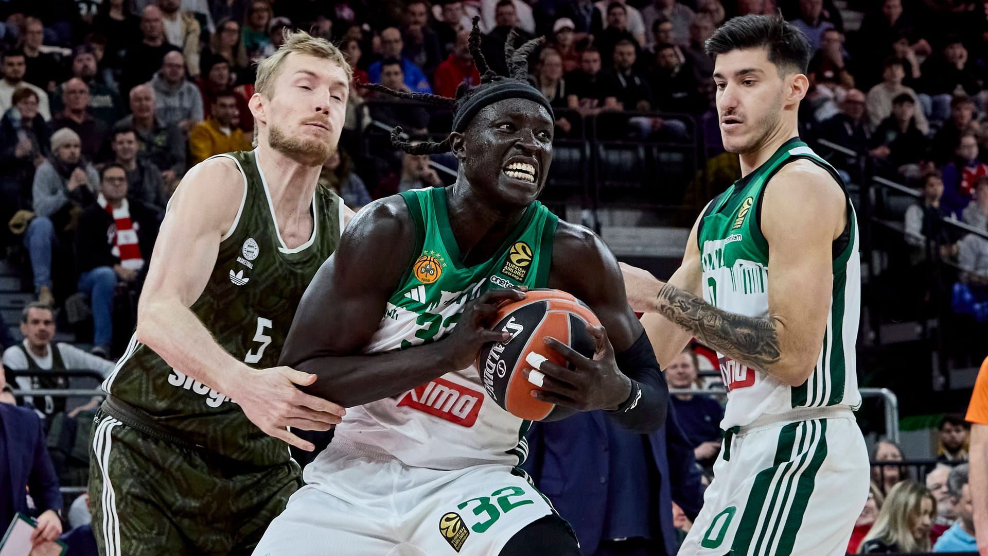 Wenyen Gabriel: Im vergangenen Jahr spielte der 28-Jährige in Griechenland. Wenyen Gabriel: Im vergangenen Jahr spielte der 28-Jährige in Griechenland.