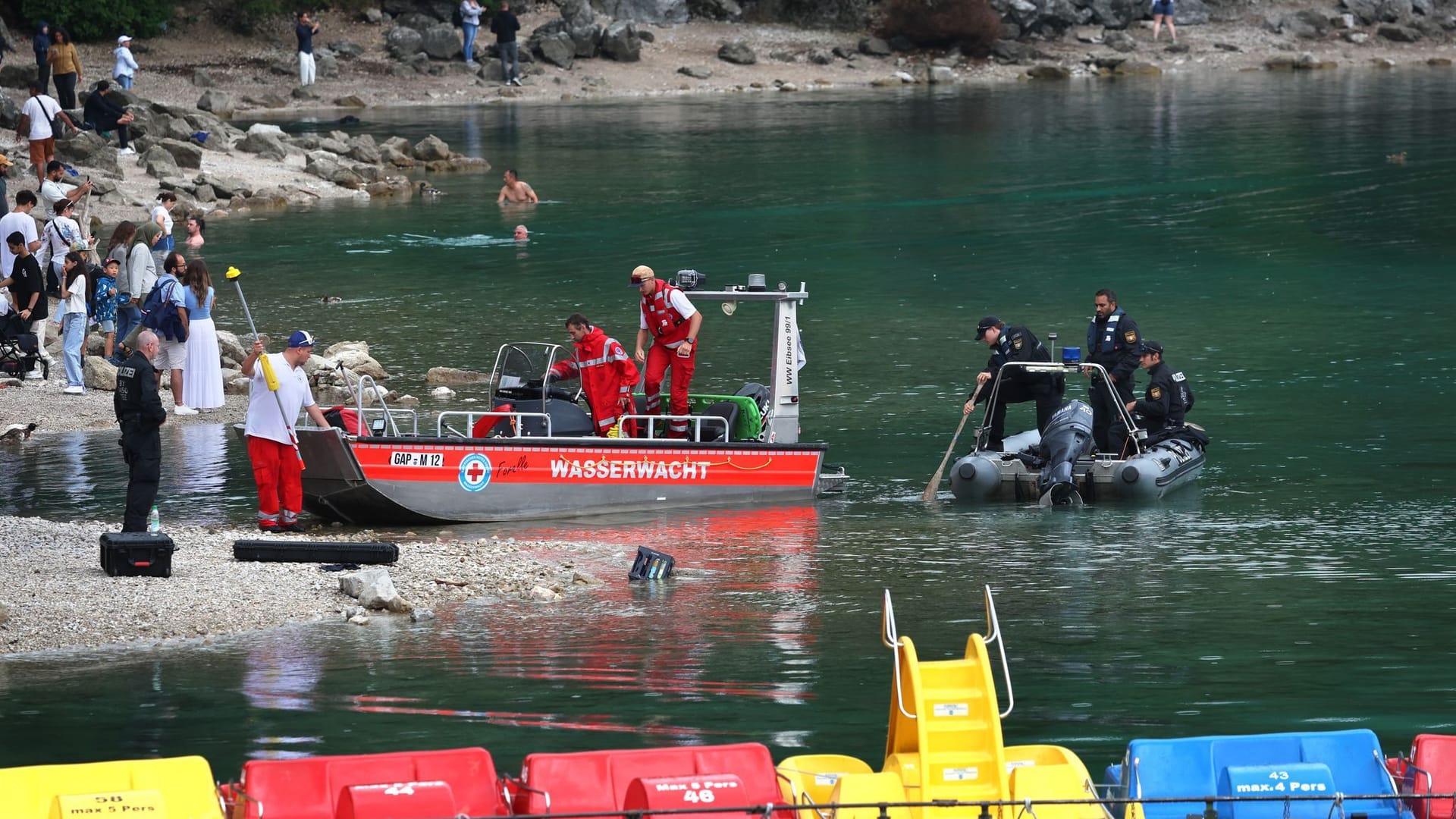 Nach dem Badeunfall auf dem Eibsee mit zwei Vermissten Nach dem Badeunfall auf dem Eibsee mit zwei Vermissten