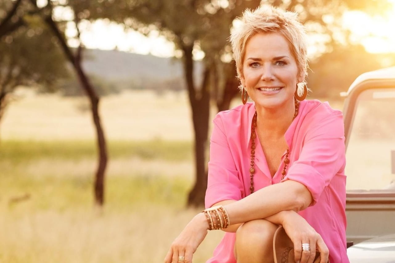 Inka Bause: Sie moderiert die siebte Staffel von "Bauer sucht Frau".