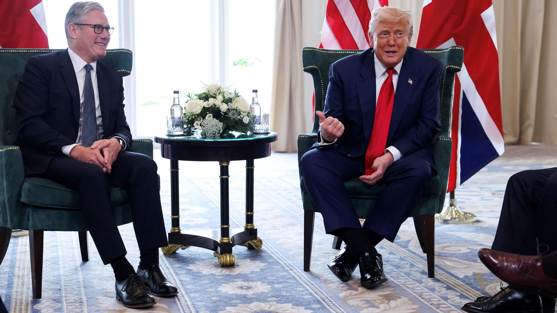 Trump-Tiraden auf dem Golfplatz: Keir Starmer (l.) macht gute Miene zum bösen Spiel.