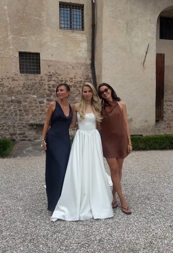 Anika Neuer: Hier posiert die Braut mit ihren Freundinnen Joana und Luisa.