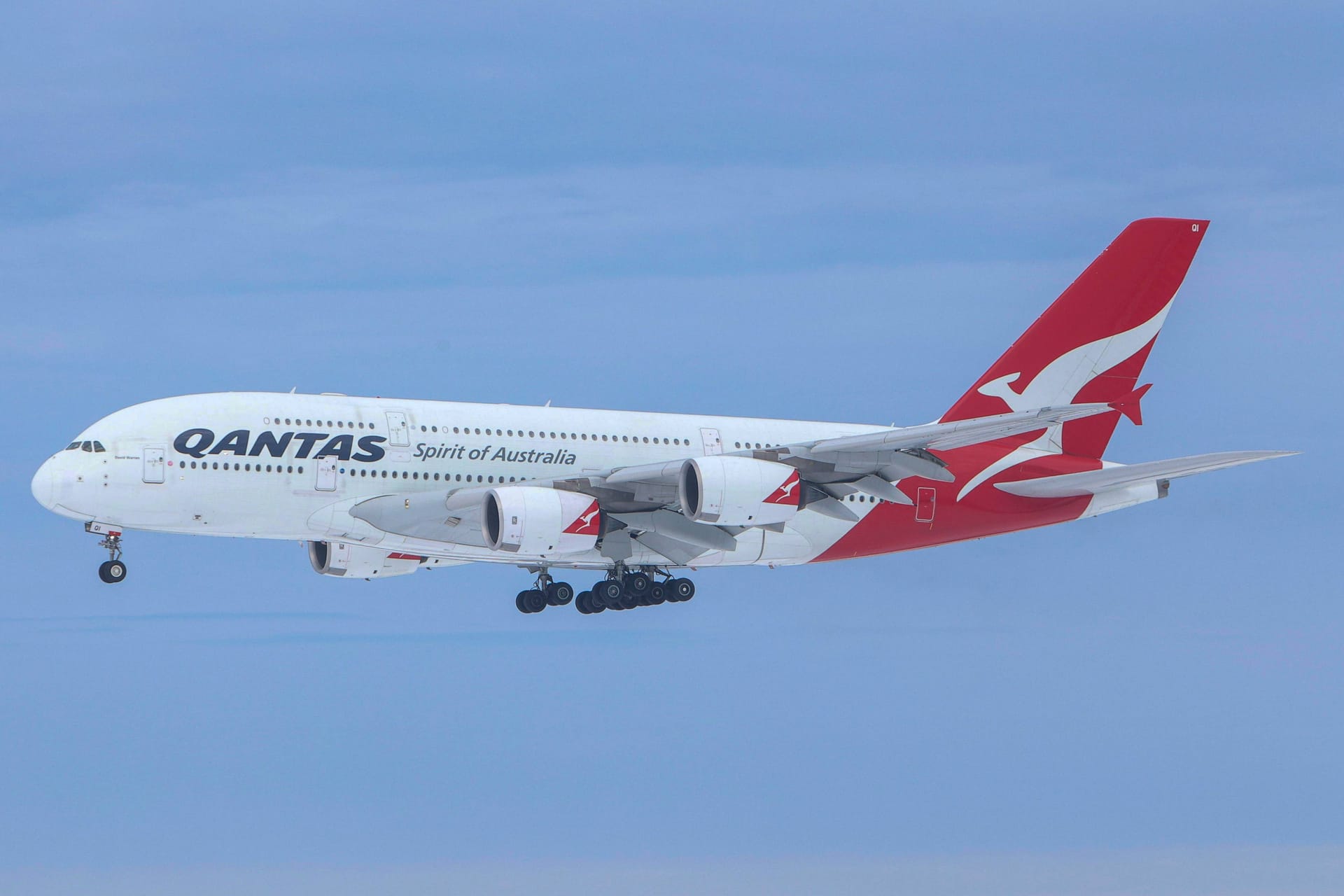 Ein Airbus A380 von Quantas landet in Dresden (Archivbild).