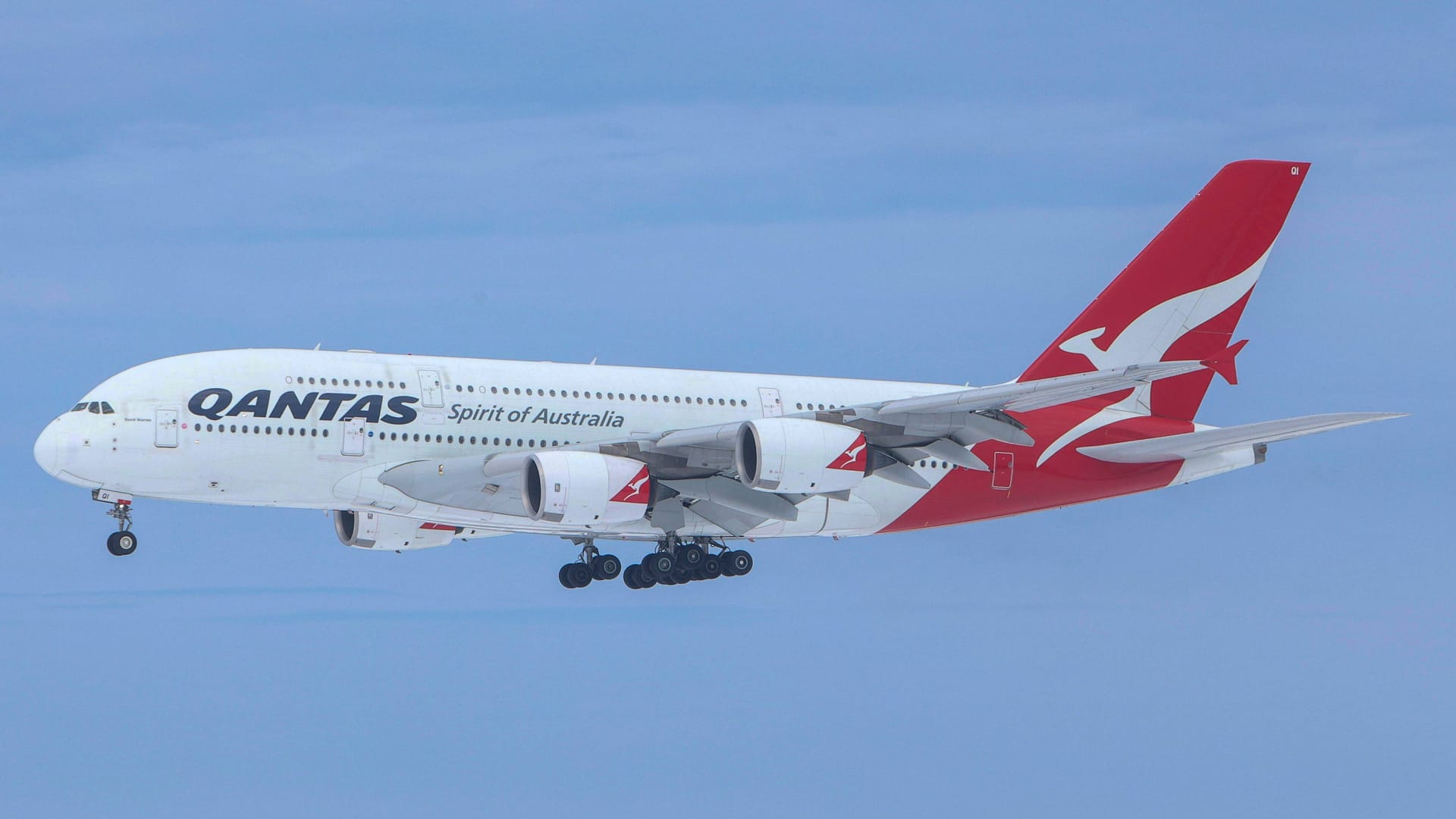 Ein Airbus A380 von Quantas landet in Dresden (Archivbild).