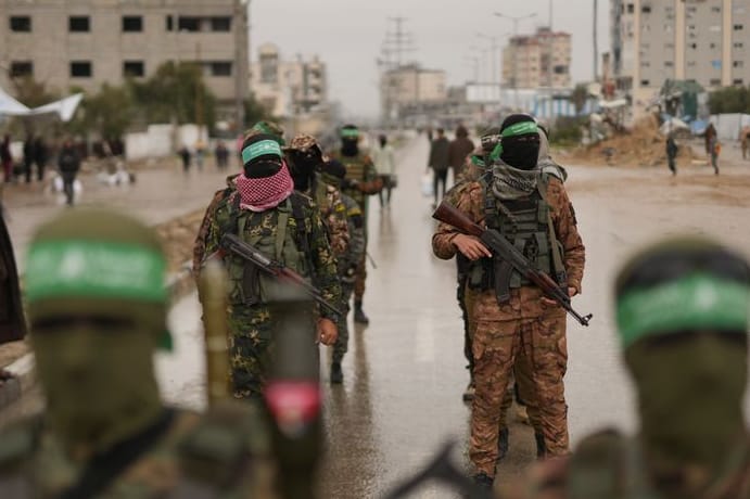Vermummte und bewaffnete Mitglieder der Terrororganisation Hamas im Gazastreifen während einer früheren Waffenruhe.
