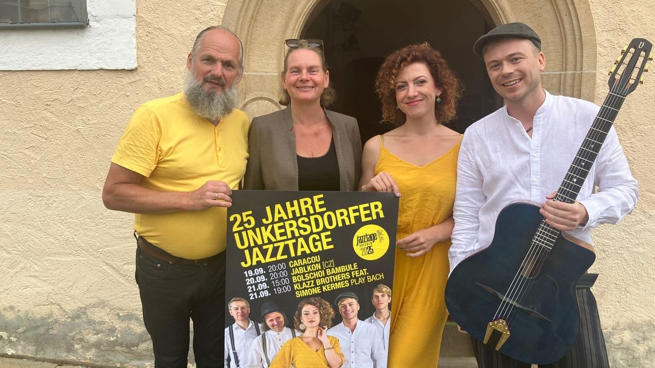 Kilian Forster (57), Tanja Grandmontagne (55) mit Jana Pöche (36) und Frank Schlüter (33) von der Band Carcou, die das Eröffnungskonzert der Unkersdorfer Jazztage spielen wird.
