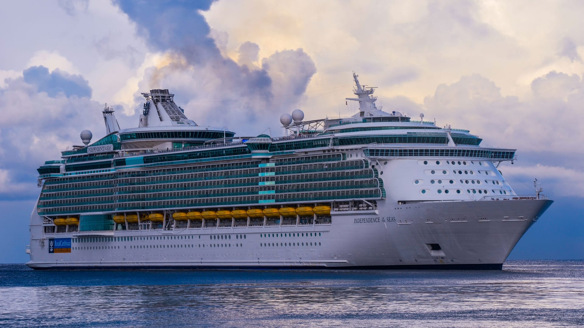 Die "Independence of the Seas": Mehr als 3.600 Gäste können an Bord des 330 Meter langen Schiffes reisen.