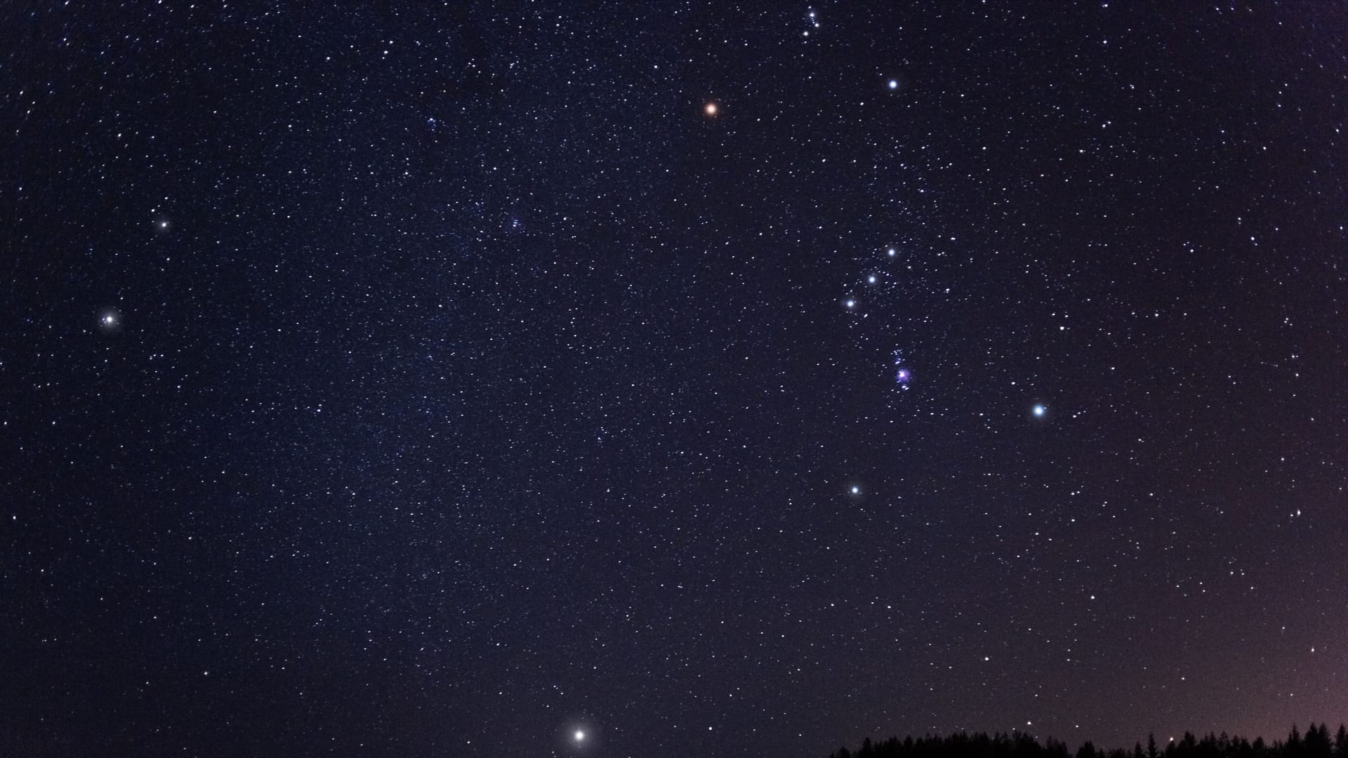 Sternbild des Orion am Himmel: Beteigeuze, ein Schulterstern des Sternbilds, ist einer der hellsten Sterne am Nachthimmel. Sternbild des Orion am Himmel: Beteigeuze, ein Schulterstern des Sternbilds, ist einer der hellsten Sterne am Nachthimmel.