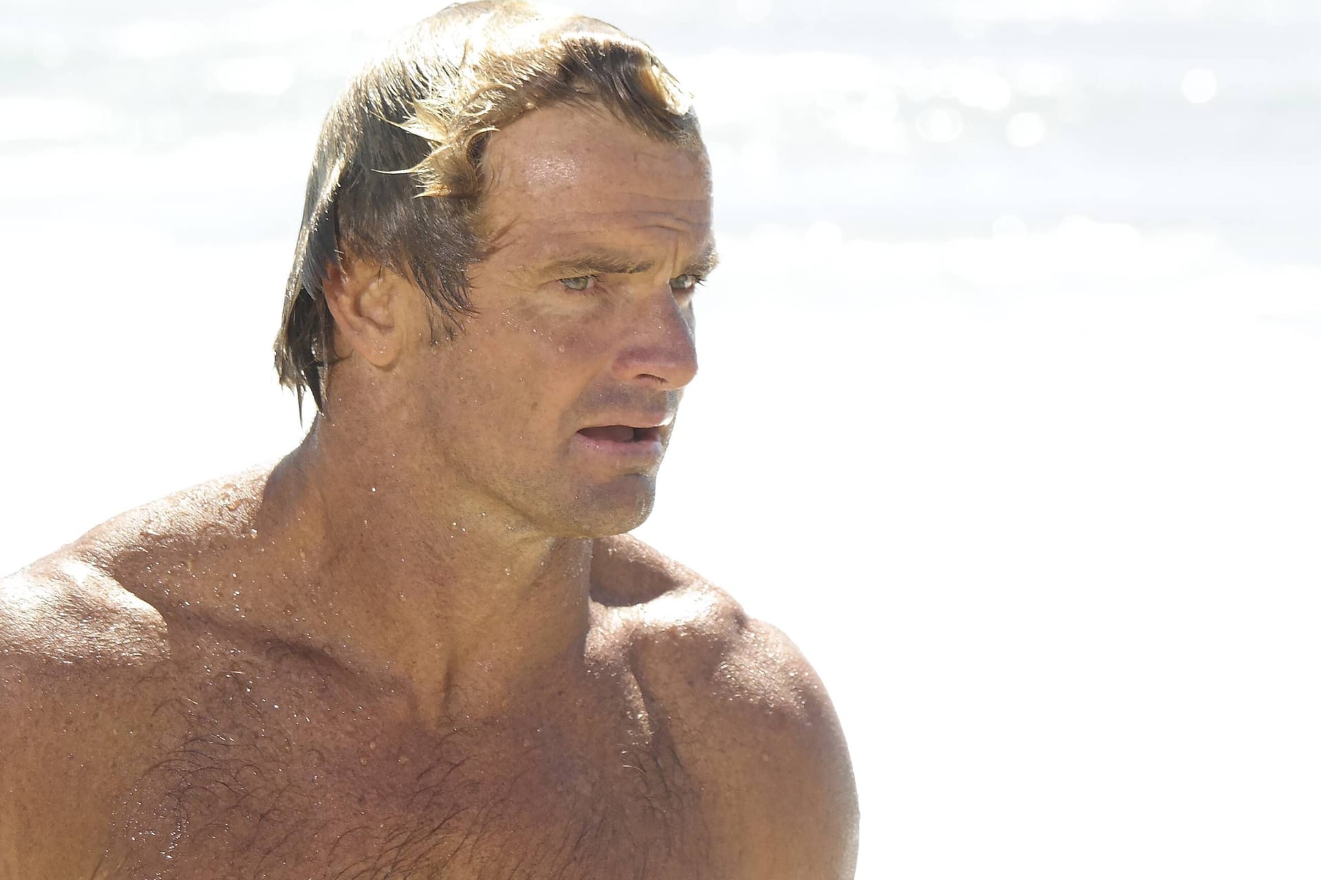 Kult-Surfer Laird Hamilton am Strand von Malibu (Archivfoto): Er sieht das Vorgehen der Münchner Behörden an der Eisbachwelle kritisch.