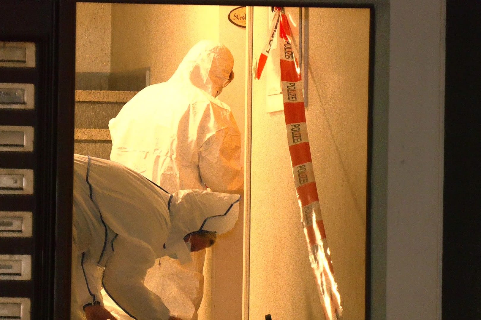 Spurensicherung an einem Tatort: Der junge Mann stellte sich am Abend gegen 20.30 Uhr der Polize in Gelsenkirchen.