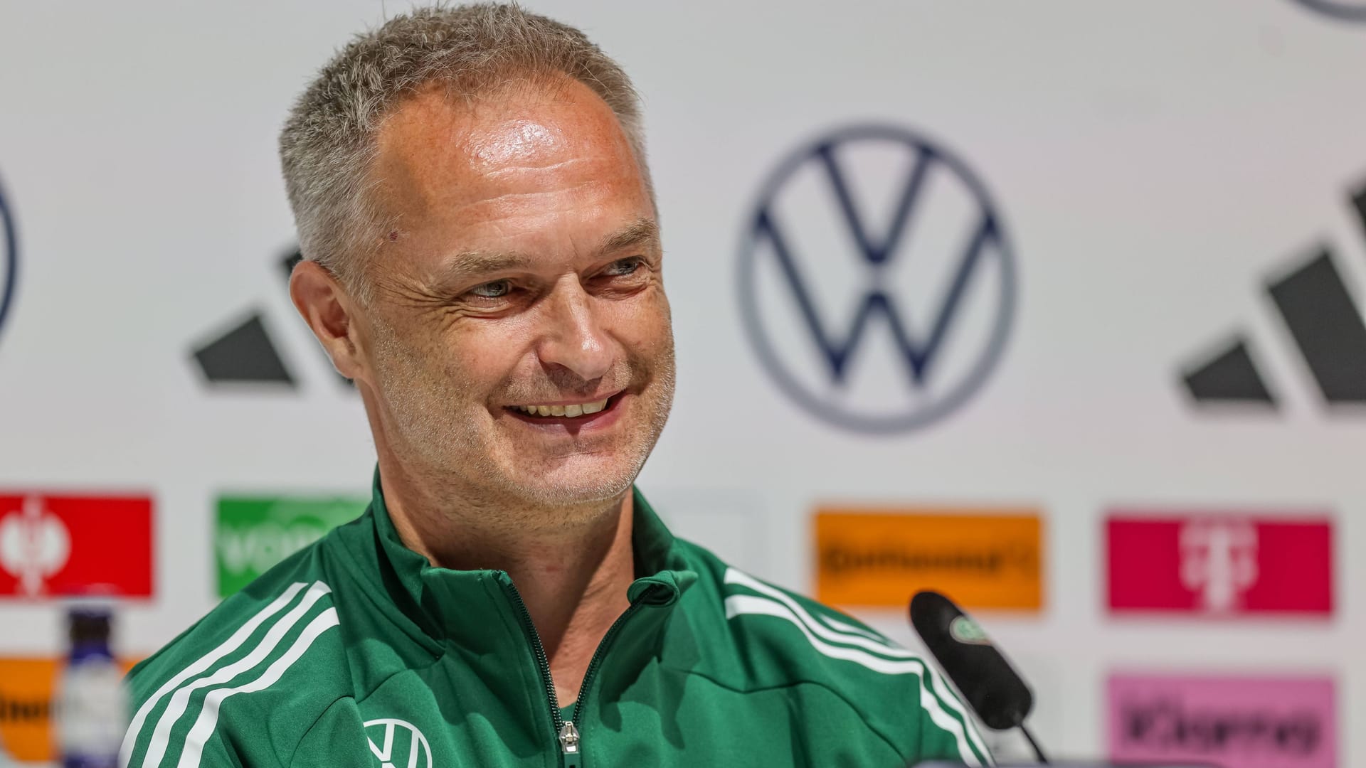 Christian Wück: Der Bundestrainer steht mit seinem Team im EM-Halbfinale. Christian Wück: Der Bundestrainer steht mit seinem Team im EM-Halbfinale.