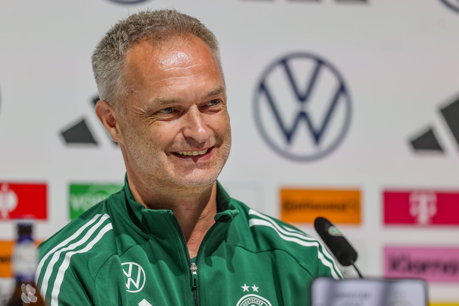 Christian Wück: Der Bundestrainer steht mit seinem Team im EM-Halbfinale.