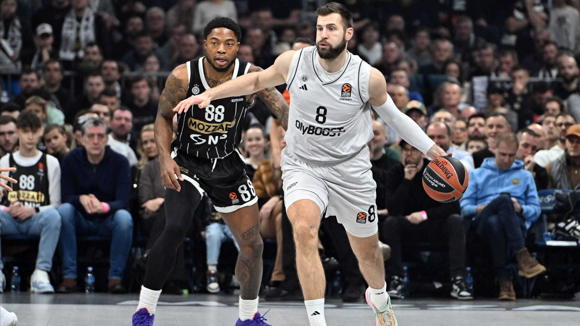 Leon Kratzer im Trikot von Paris Basketball: Vor seiner Zeit in Frankreich spielte der 28-Jährige bereits viele Jahre in der BBL. Leon Kratzer im Trikot von Paris Basketball: Vor seiner Zeit in Frankreich spielte der 28-Jährige bereits viele Jahre in der BBL.