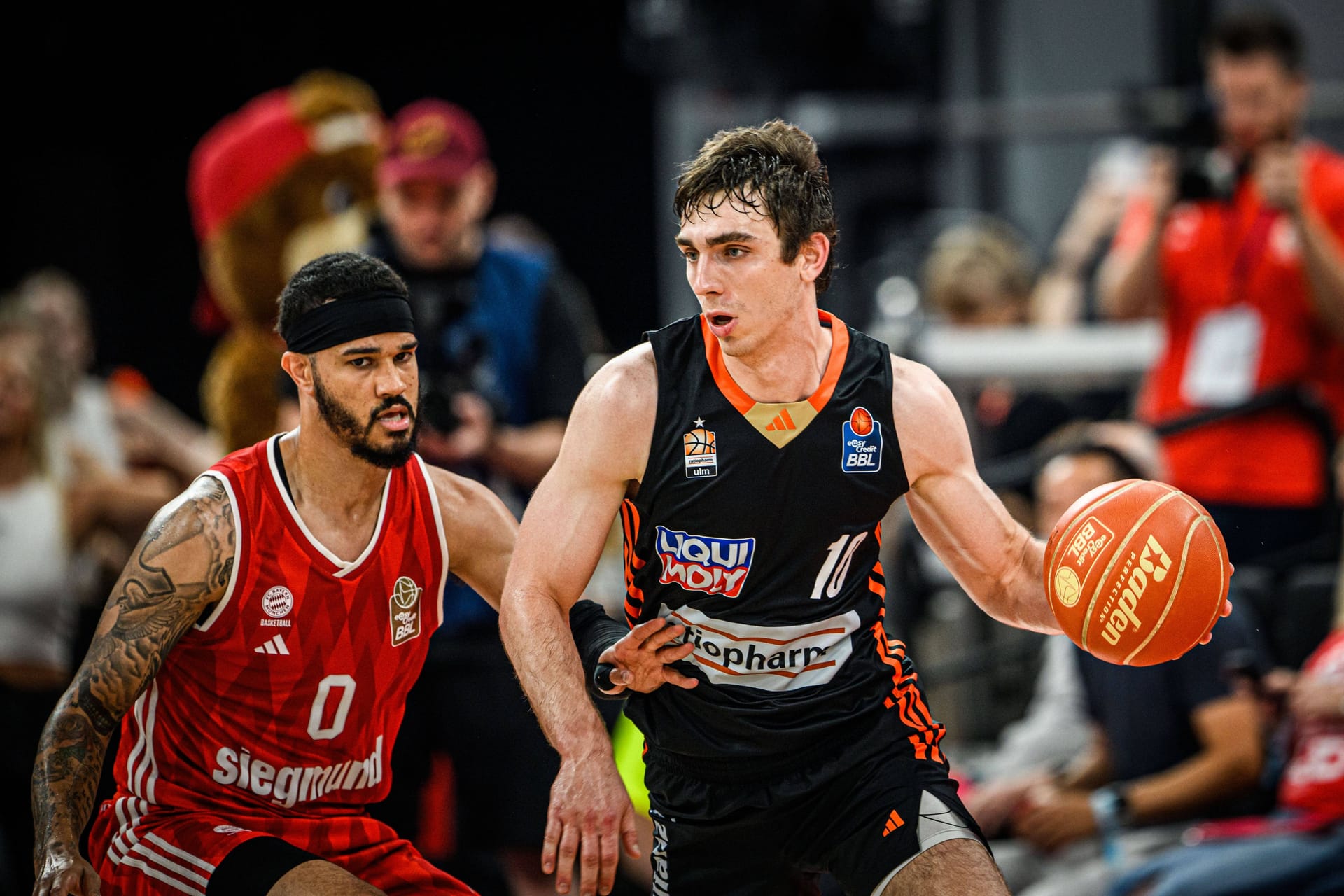 Justinian Jessup (r.) im BBL-Finale gegen Münchens Nick Weiler-Babb (Archivbild):