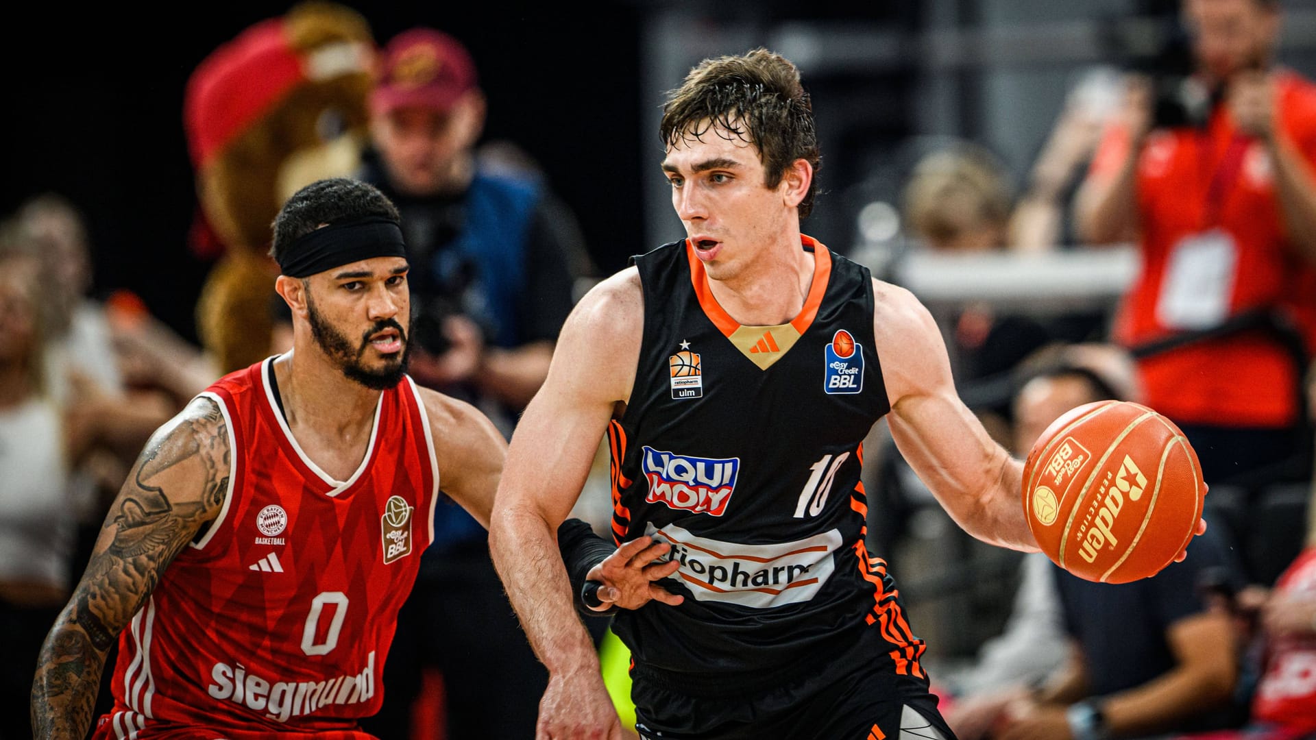 Justinian Jessup (r.) im BBL-Finale gegen Münchens Nick Weiler-Babb (Archivbild):