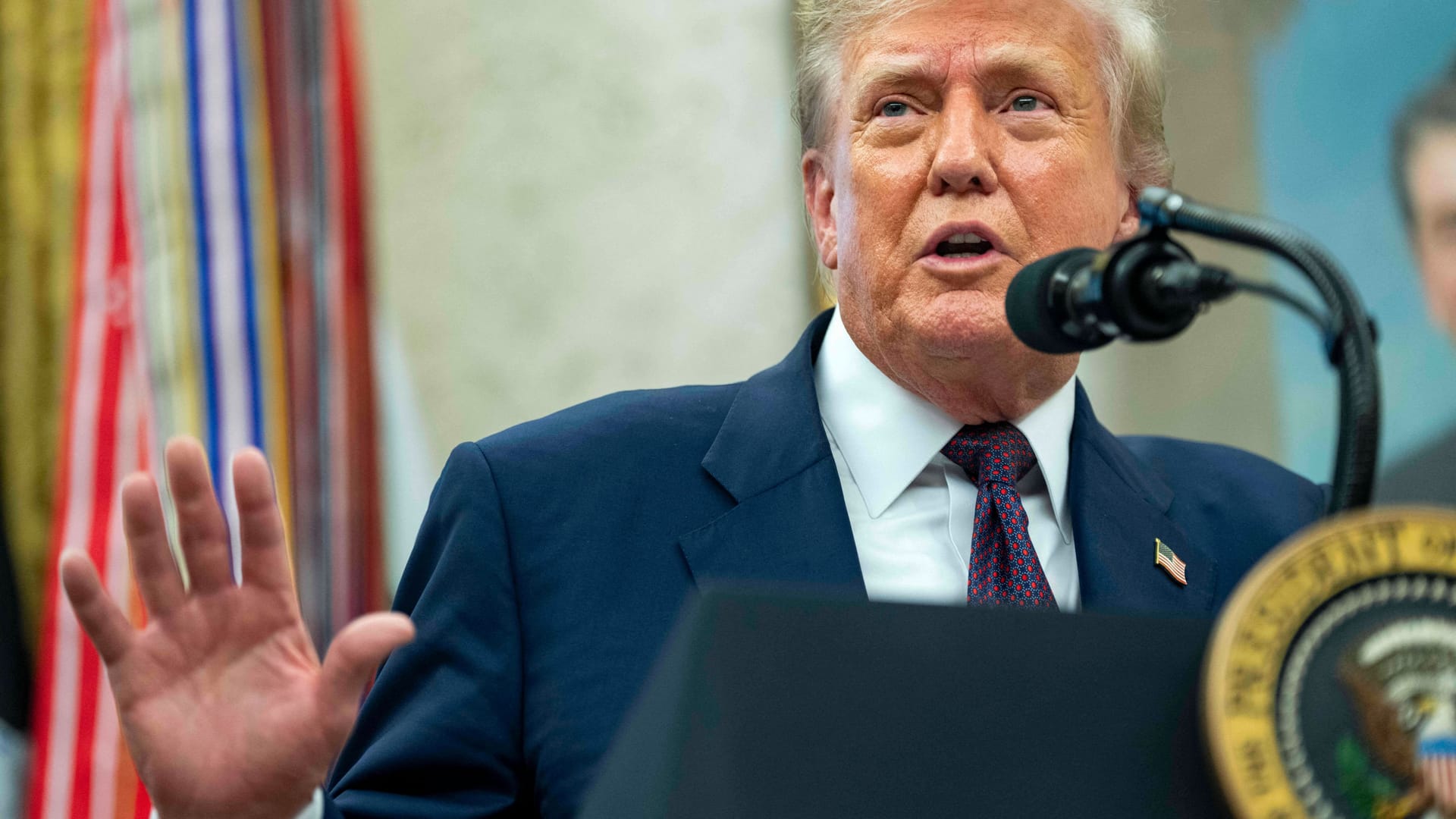 Donald Trump hat China mit Zöllen von bis zu 100 Prozent gedroht. (Archivbild) Donald Trump hat China mit Zöllen von bis zu 100 Prozent gedroht. (Archivbild)