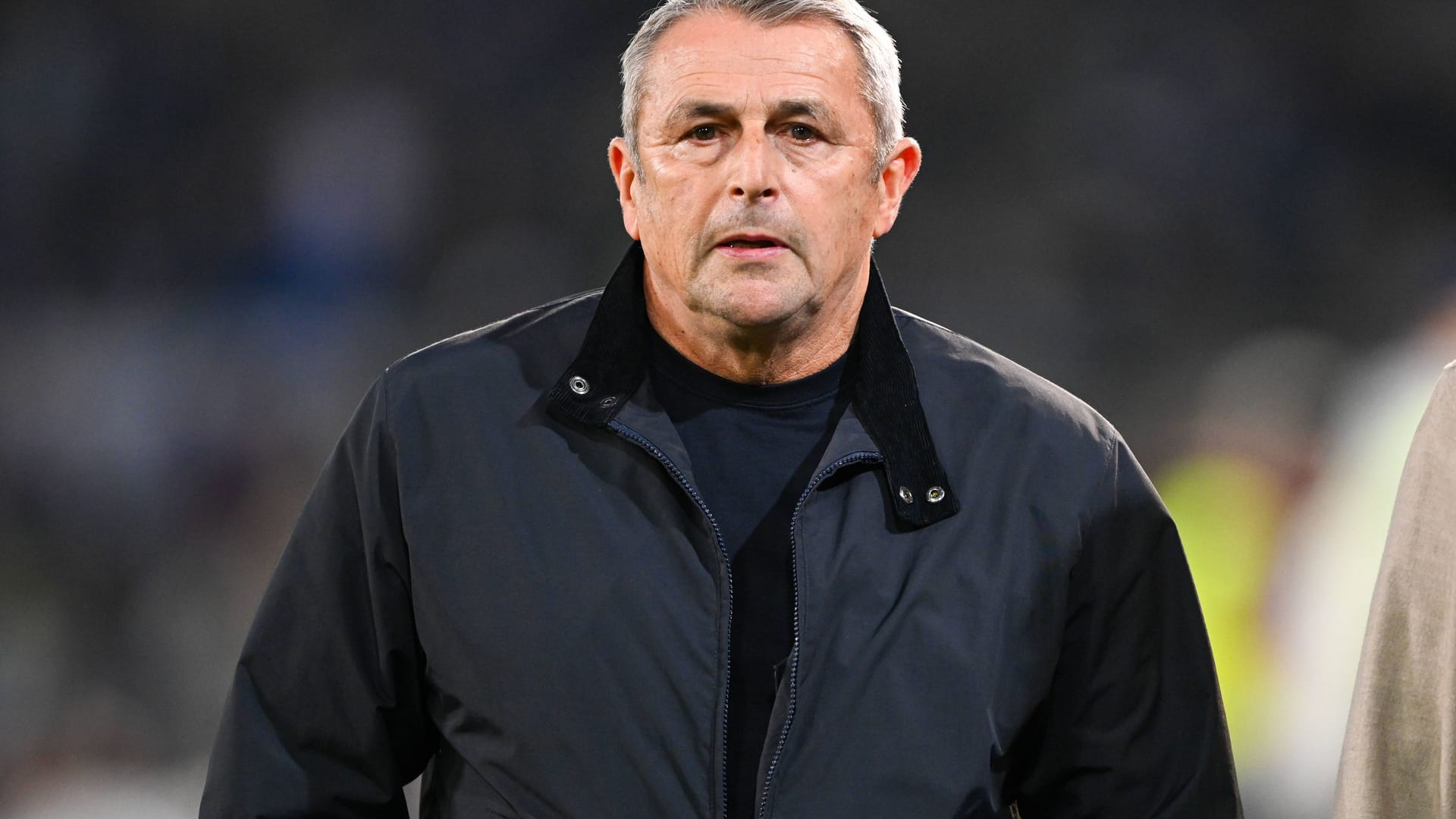 Fortuna Düsseldorfs Sportvorstand Klaus Allofs war nach dem 1:5 in Bielefeld bedient. Fortuna Düsseldorfs Sportvorstand Klaus Allofs war nach dem 1:5 in Bielefeld bedient.