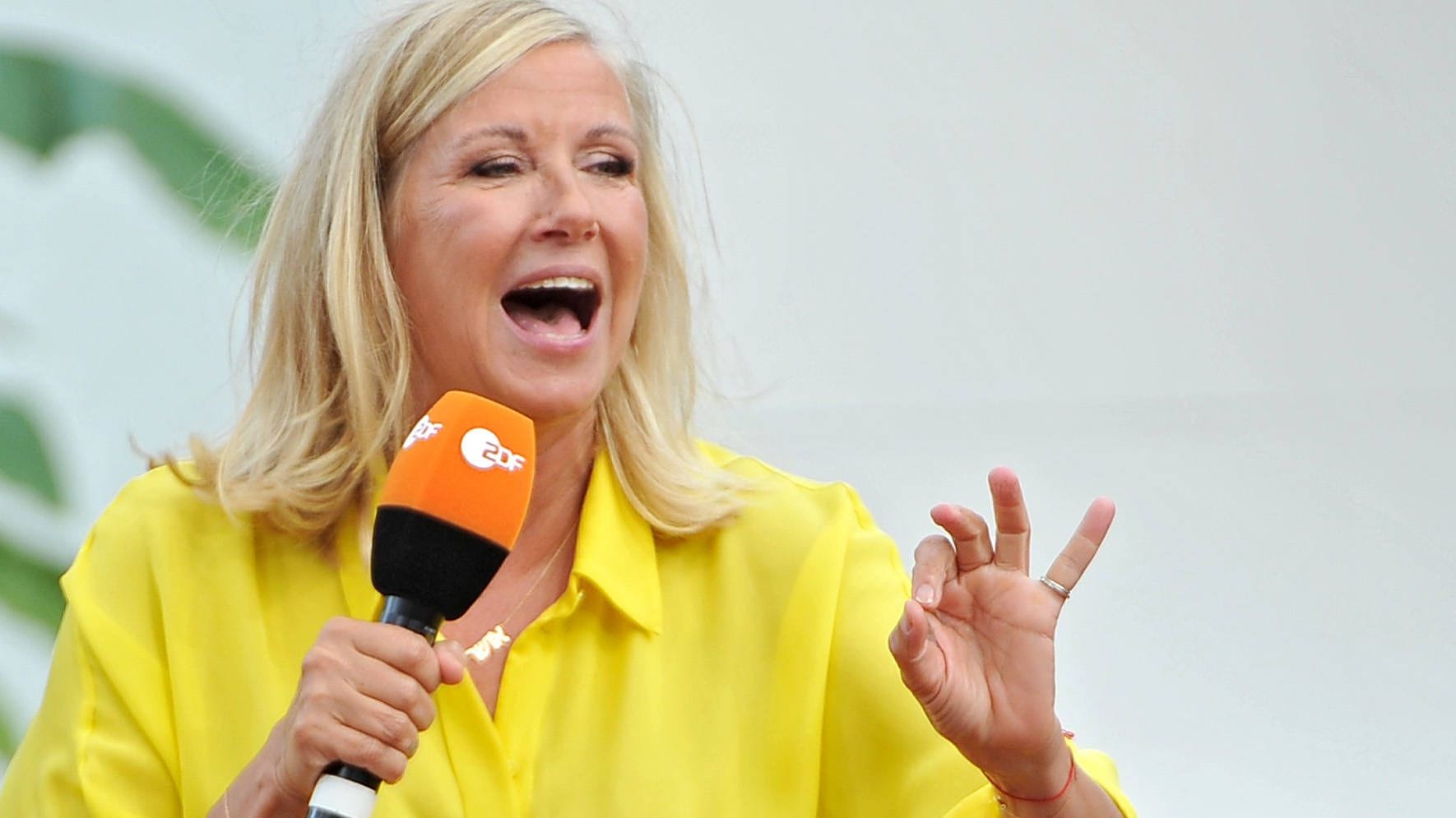 Andrea Kiewel: Am Sonntag stand sie nicht wie sonst vor der Karmea für den "ZDF-Fernsehgarten". Andrea Kiewel: Am Sonntag stand sie nicht wie sonst vor der Karmea für den "ZDF-Fernsehgarten".