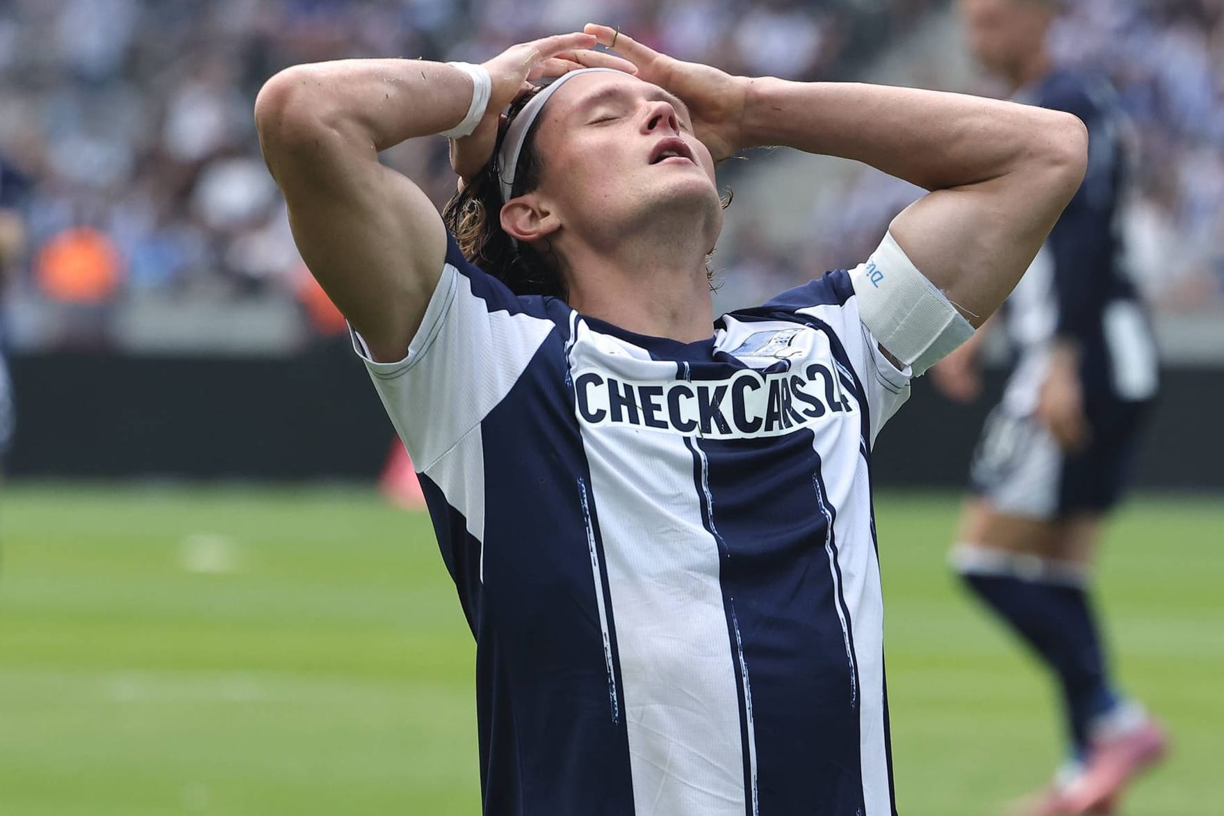 Fassungslos: Herthas Fabian Reese nach dem 0:0 gegen Karlsruhe.