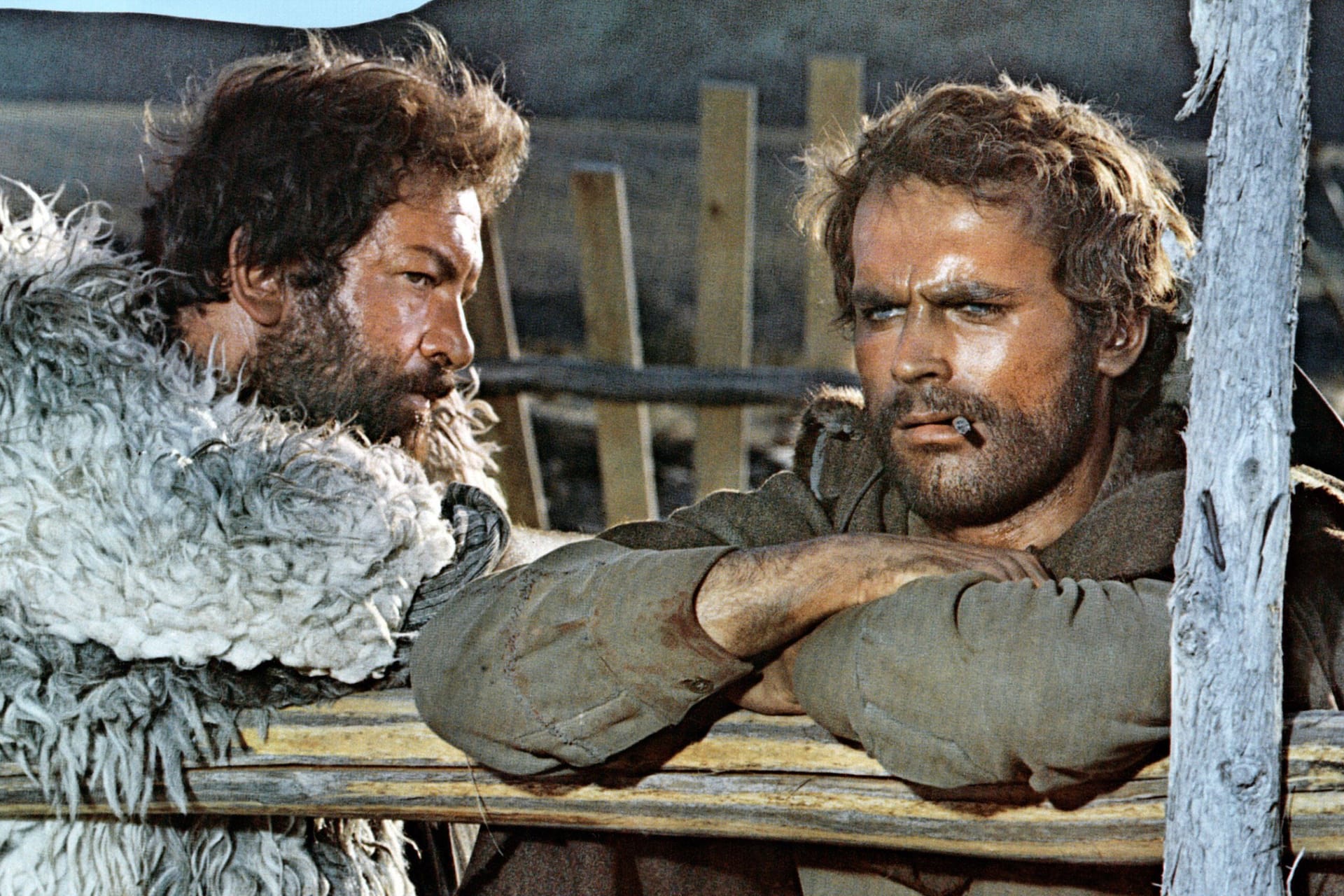 Terence Hill (rechts) und Bud Spencer in "Hügel der blutigen Stiefel" (Archivfoto): Der Kult-Schauspieler besitzt seit Jahren eine Eisdiele in Dresden.