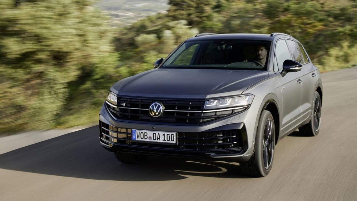Seit 2002 im Dienst – und offenbar bald Geschichte: Der Touareg war Volkswagens Versuch, oben mitzuspielen. Jetzt steht er vor dem Aus. Seit 2002 im Dienst – und offenbar bald Geschichte: Der Touareg war Volkswagens Versuch, oben mitzuspielen. Jetzt steht er vor dem Aus.