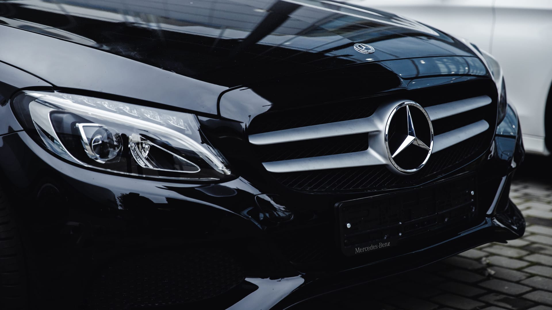 Black Mercedes Benz