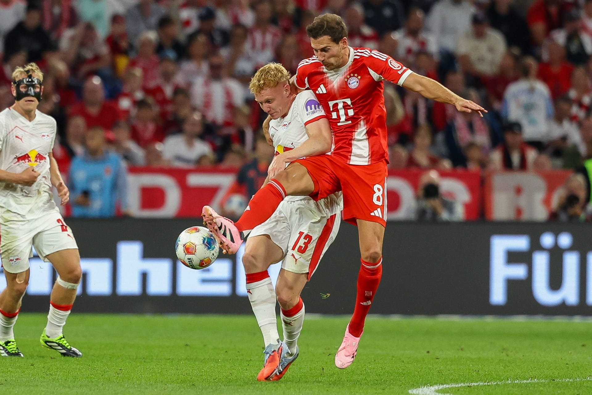 Leon Goretzka (68.): Tat sich früh im Spiel am Knöchel weh, konnte aber weitermachen. Ein insgesamt solider, aber auch unauffälliger Auftritt. Note 3