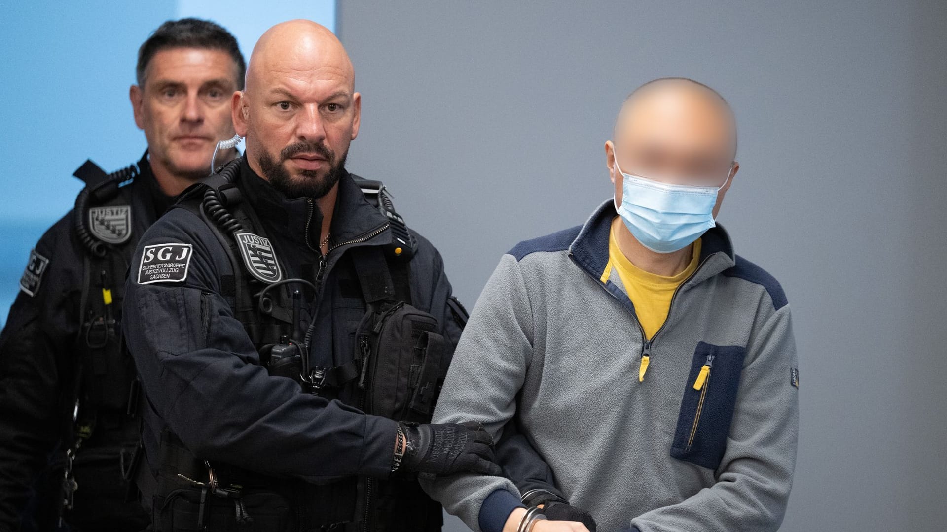 Jian G.: Dem ehemaligen Mitarbeiter von AfD-Politiker Maximilian Krah wird vorgeworfen, chinesischer Agent zu sein. Jian G.: Dem ehemaligen Mitarbeiter von AfD-Politiker Maximilian Krah wird vorgeworfen, chinesischer Agent zu sein.