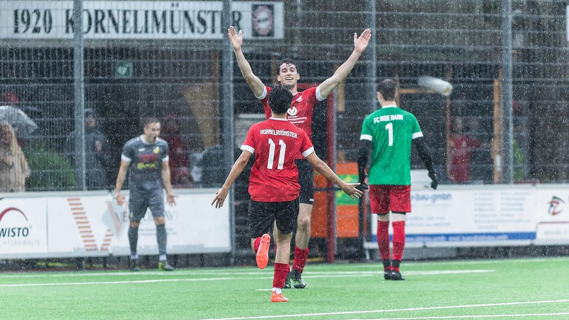 Kornelimünsters Noah Winkens jubelt über das 2:0 gegen Hahn: Seine Mannschaft zieht in die nächste Runde ein.