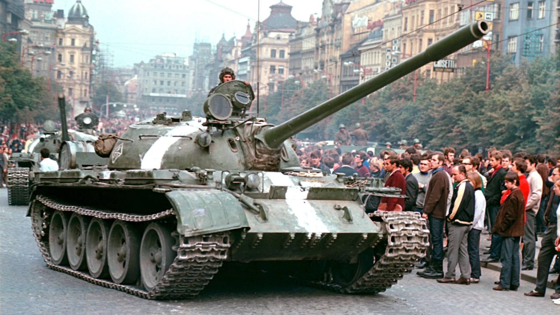 Sowjetische Truppen fallen 1968 in die Tschechoslowakei ein (Archiv): Auch der Niederschlagung des "Prager Frühlings" ging ein Militär-Manöver zuvor.