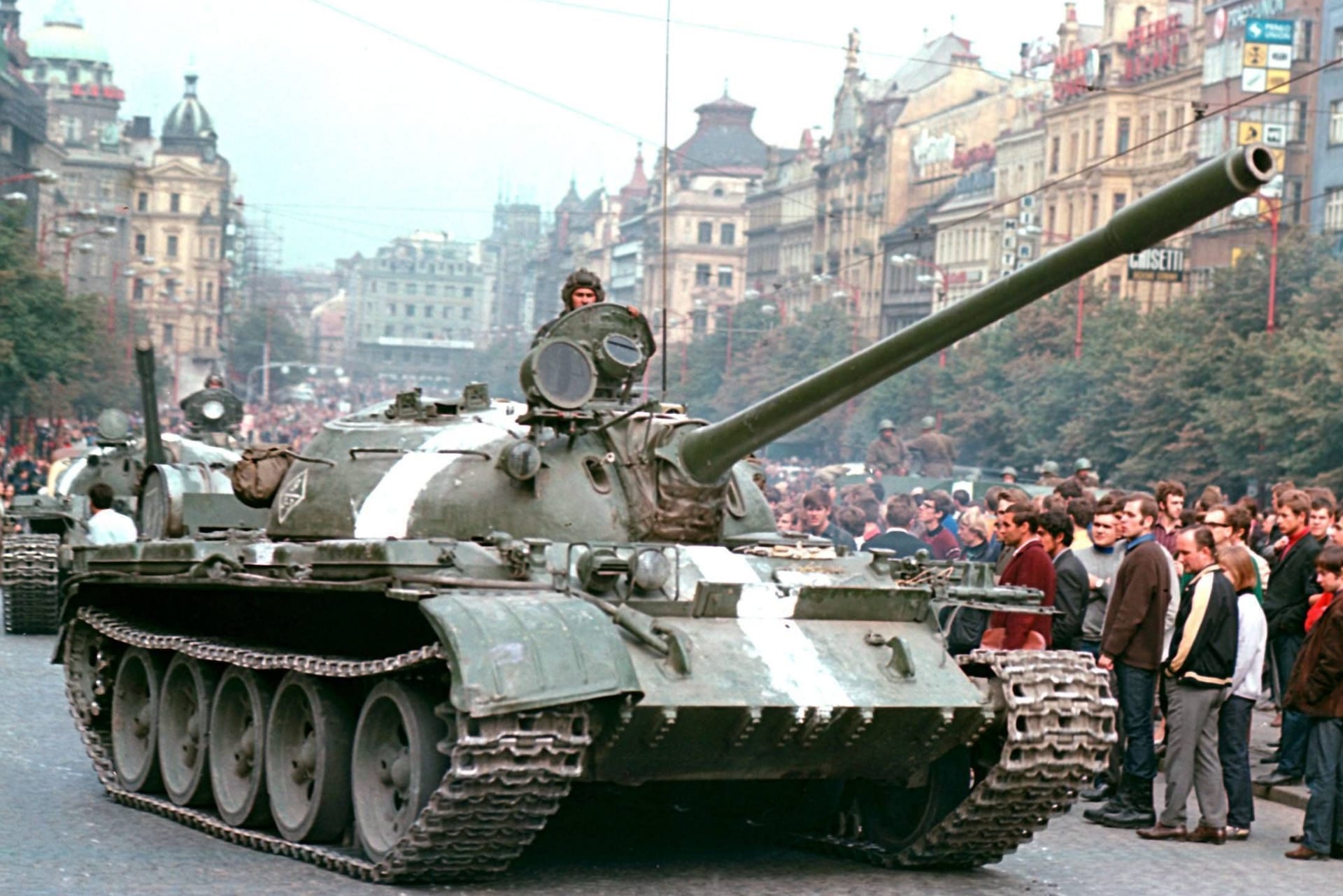 Sowjetische Truppen fallen 1968 in die Tschechoslowakei ein (Archiv): Auch der Niederschlagung des "Prager Frühlings" ging ein Militär-Manöver zuvor.