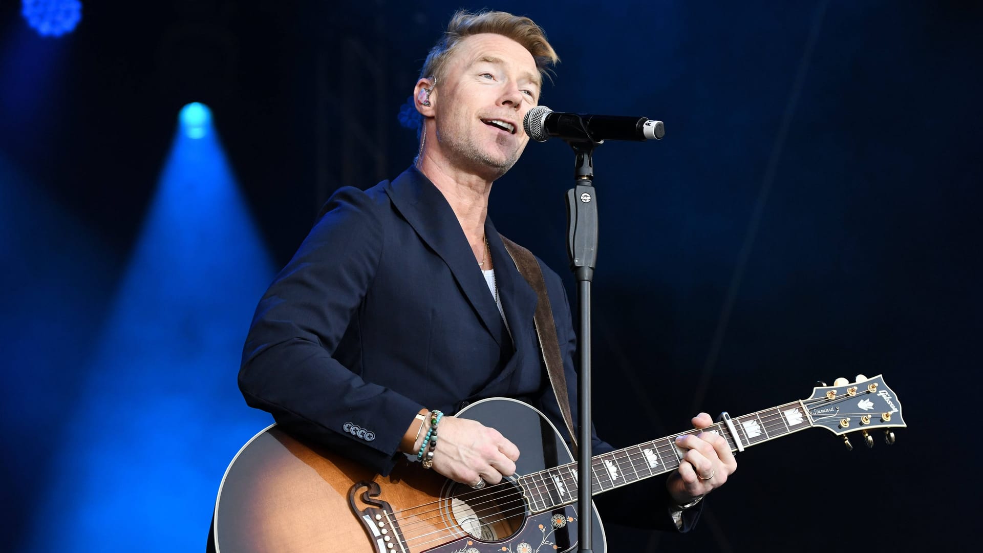 Ronan Keating auf seiner aktuellen Tour: Mit einem Jahr Verspätung tritt der Ire doch noch im Hamburger Stadtpark auf.