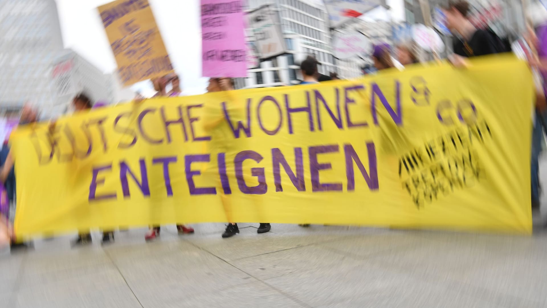 Demonstration in Berlin gegen hohe Mieten