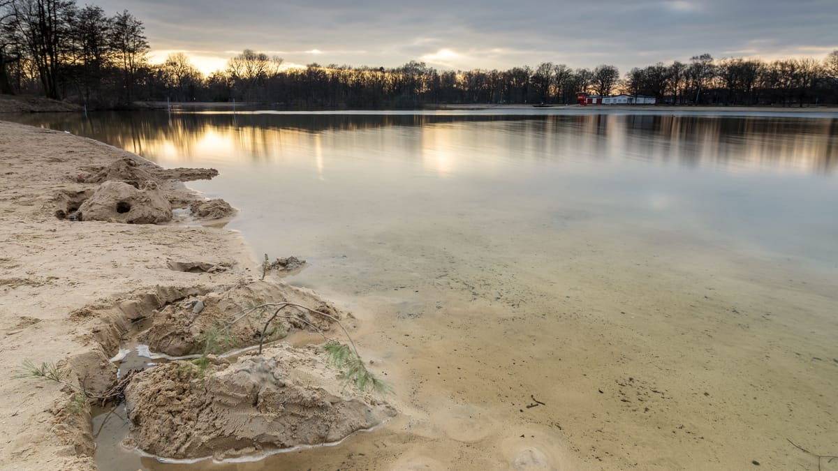 V jezeru Silbersee pri Hannovru odkrili truplo, policija sumi na nasilno smrt