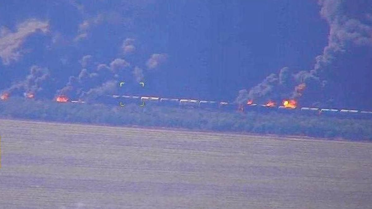 Ukraine-Krieg: Russischer Treibstoff-Zug von Drohnen zerstört