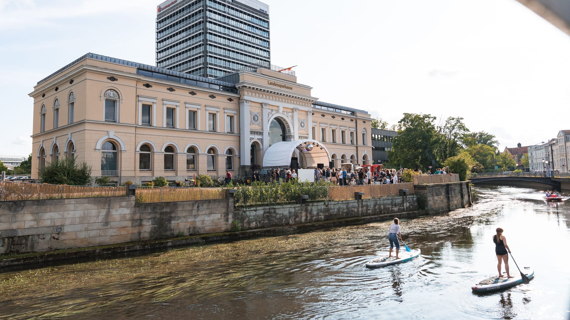 Der BLSK-Tower im Stadtzentrum: Erstmals fand in Braunschweig das Okerinsel Flair statt. Der BLSK-Tower im Stadtzentrum: Erstmals fand in Braunschweig das Okerinsel Flair statt.