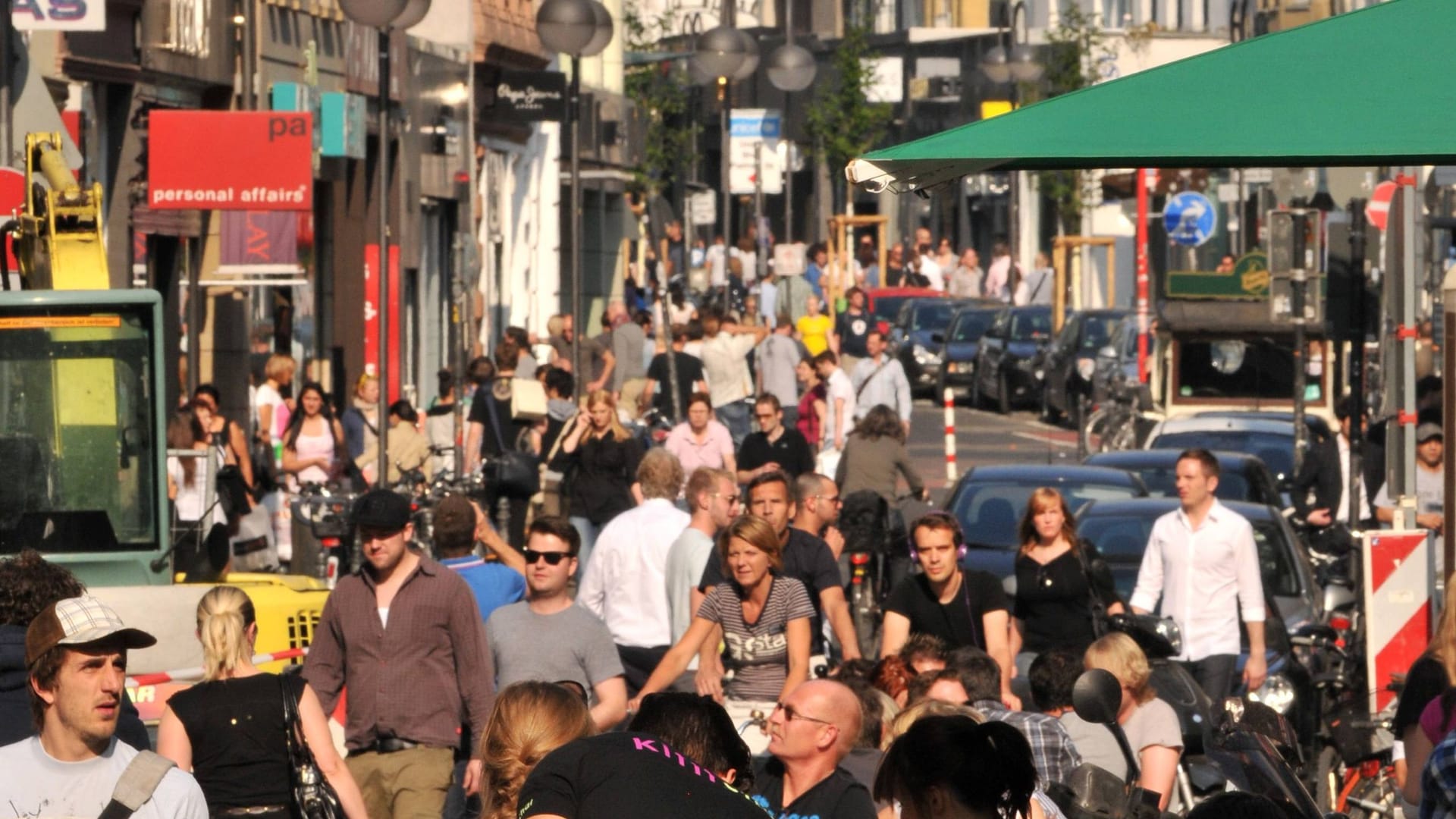 Die Ehrenstraße in der Innenstadt (Archivbild: Die Straße hat sich zu einer beliebten Einkaufsmeile entwickelt. Die Ehrenstraße in der Innenstadt (Archivbild: Die Straße hat sich zu einer beliebten Einkaufsmeile entwickelt.