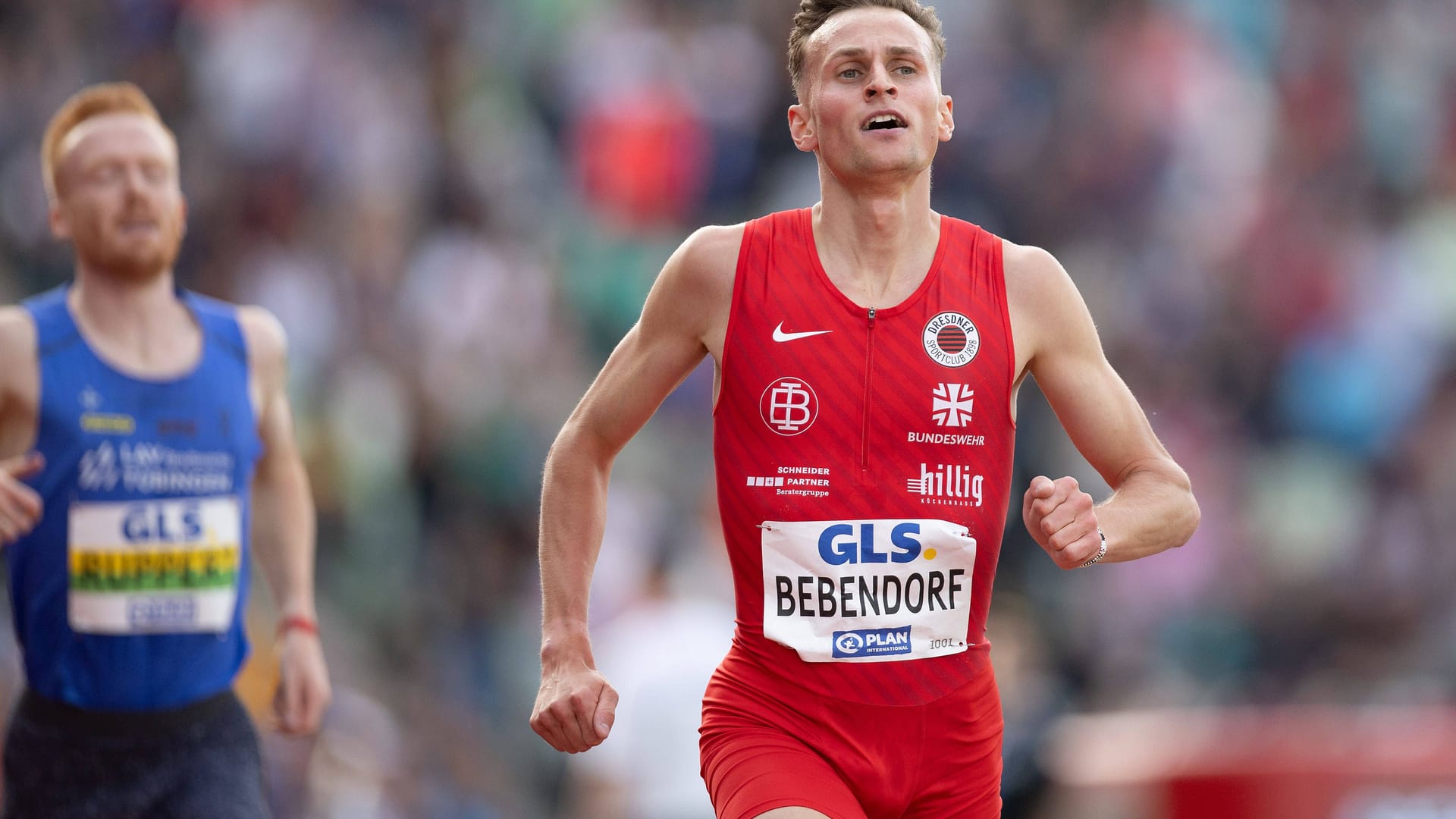 Karl Bebendorf (vorne) wird Deutscher Meister über 3000 Meter Hindernis in Dresden.