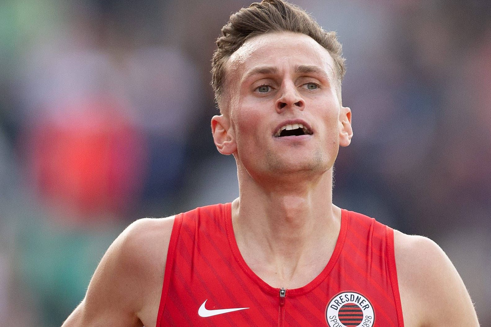 Karl Bebendorf (vorne) wird Deutscher Meister über 3000 Meter Hindernis in Dresden.