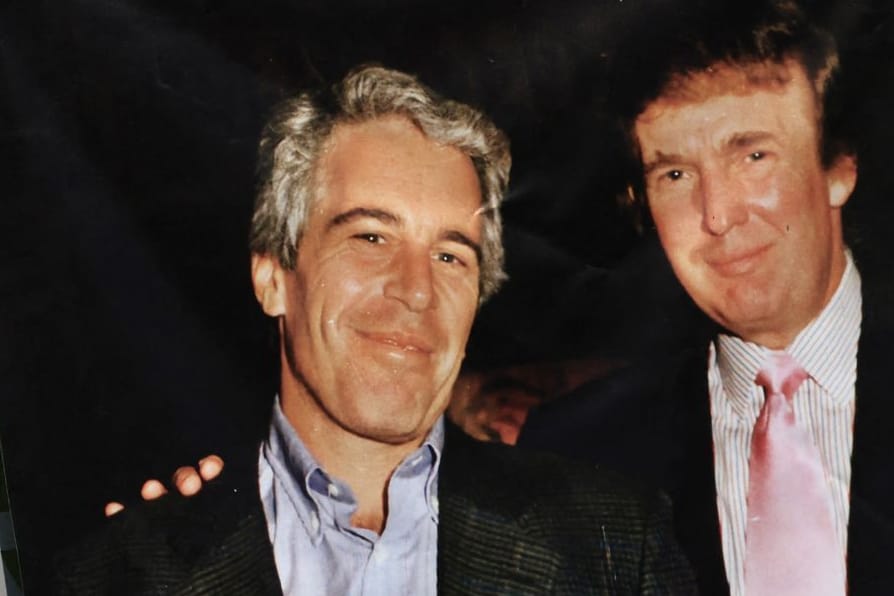 Jeffrey Epstein (l) mit Donald Trump: In der Residenz von Vizepräsident JD Vance kommt es zu einem Strategie-Dinner.