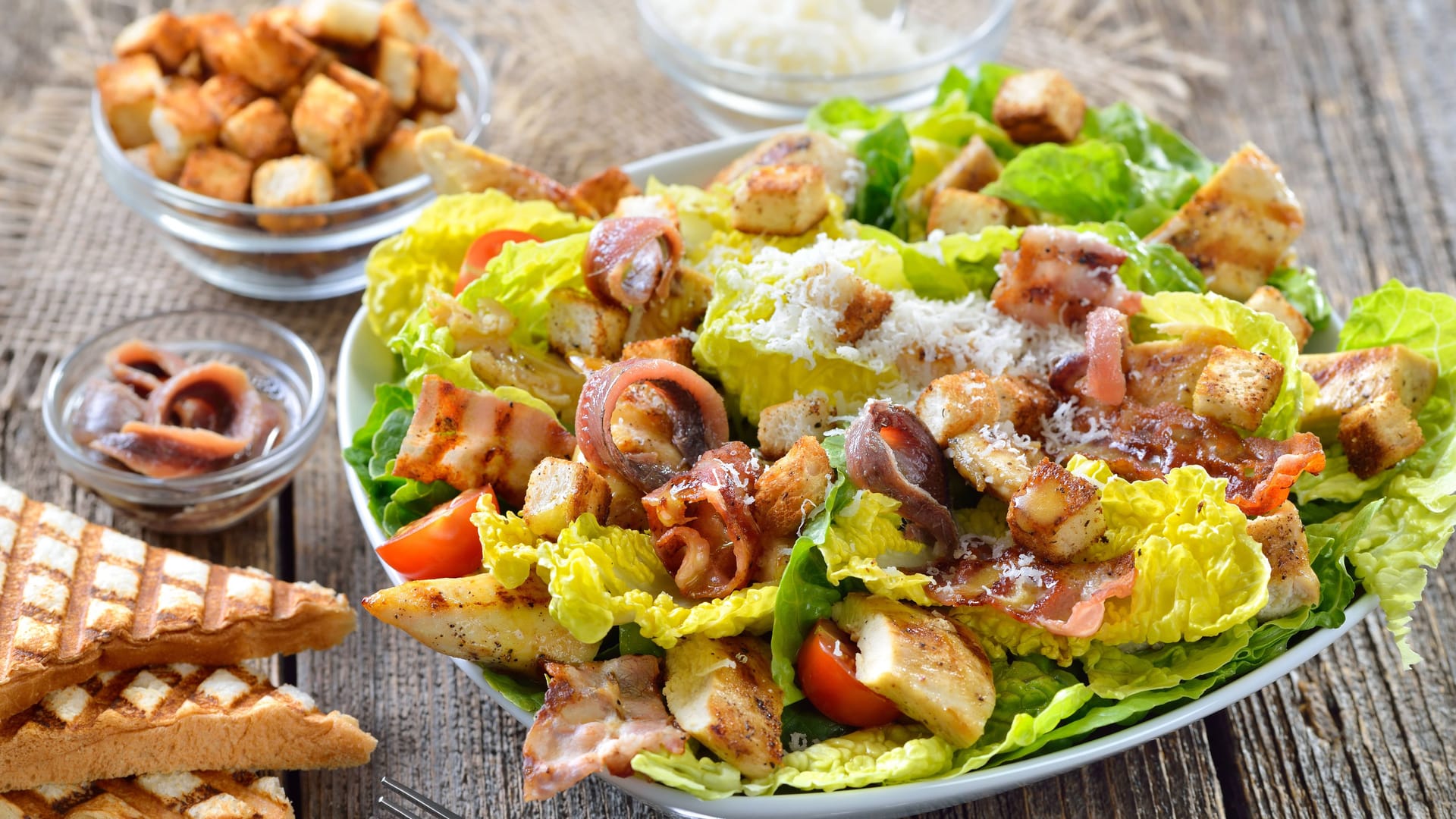 Ein Caesar Salad (Symbolfoto): Die Küche an der Hoheluftchaussee bleibt künftig kalt.