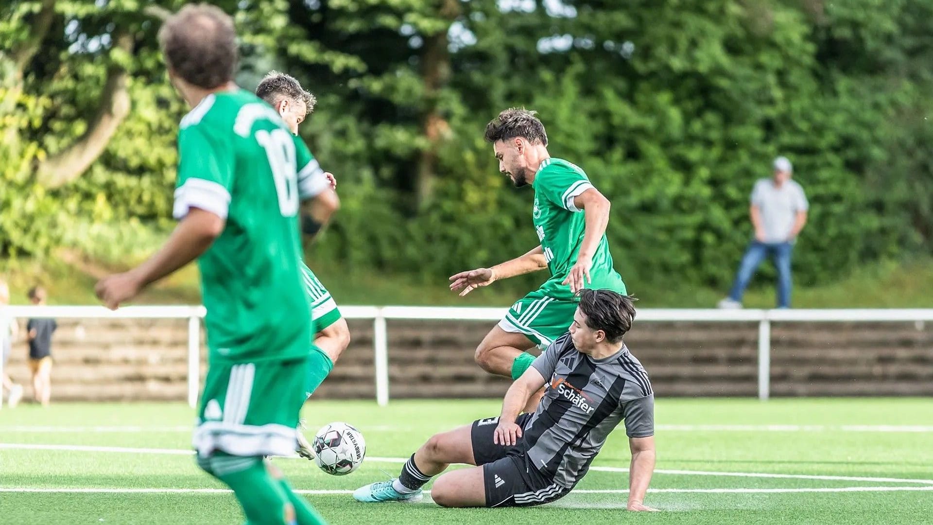 Kampf ums Finale: Die Mannschaften schenkten sich nichts.