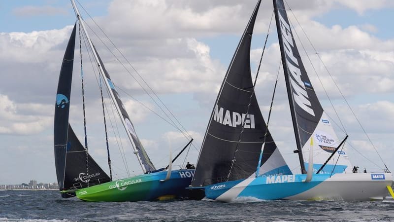 Die Rennyachten vom Team Holcim - PRB (l.) und vom Team Allagrande Mapei Racing kollidieren kurz nach dem Start auf der Kieler Förde. Die Rennyachten vom Team Holcim - PRB (l.) und vom Team Allagrande Mapei Racing kollidieren kurz nach dem Start auf der Kieler Förde.