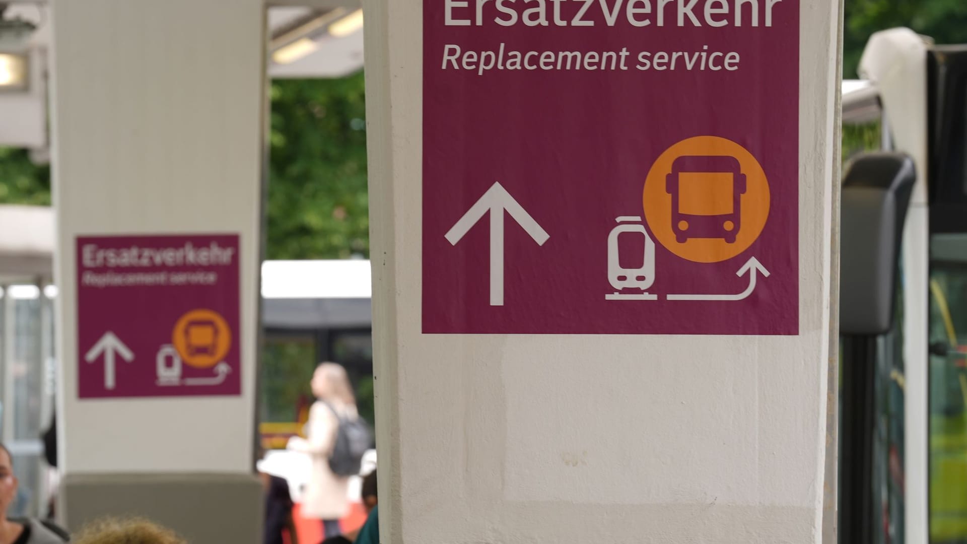Bus-Umsteigepunkt in Hamburg wegen Generalsanierung Bus-Umsteigepunkt in Hamburg wegen Generalsanierung