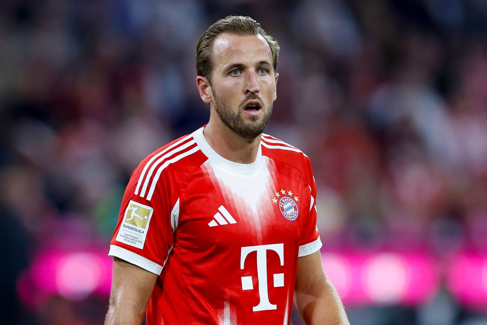 Harry Kane (bis 86.): Setzte Laimer früh gut in Szene (11.), verpasste nach tollem Anspiel von Kimmich per Volley das erste Tor des Spiels (25.). In der Folge zunächst etwas blasser als seine offensiven Kollegen. Drehte dann im zweiten Durchgang auf und schoss sich mit einem Hattrick direkt an die Spitze der Torjägerliste. Note 1